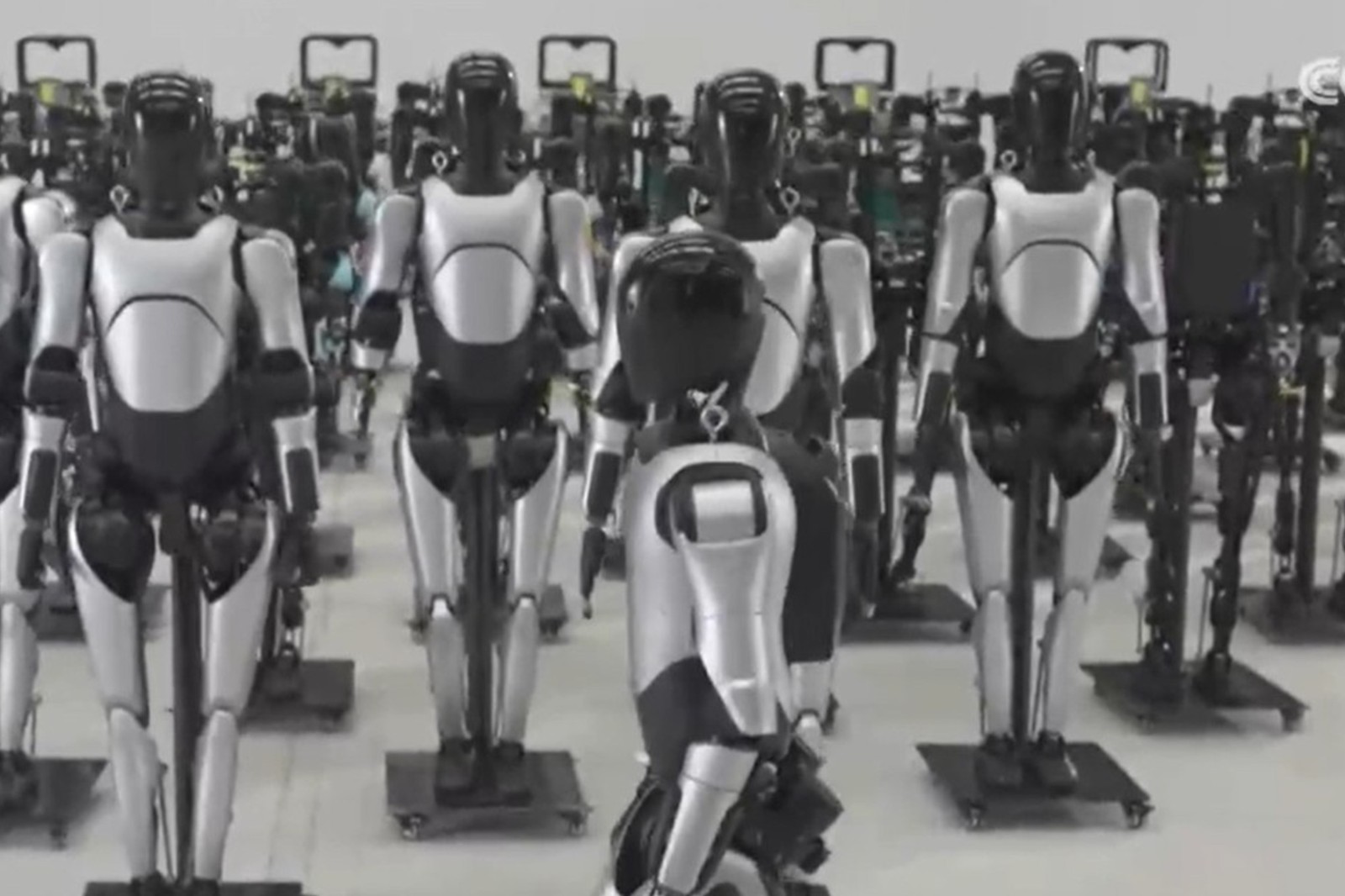 央视报道！揭秘bb贝博艾弗森机器人量产超级工厂